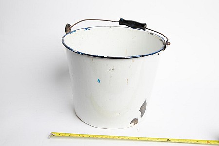 Bucket in Enamel